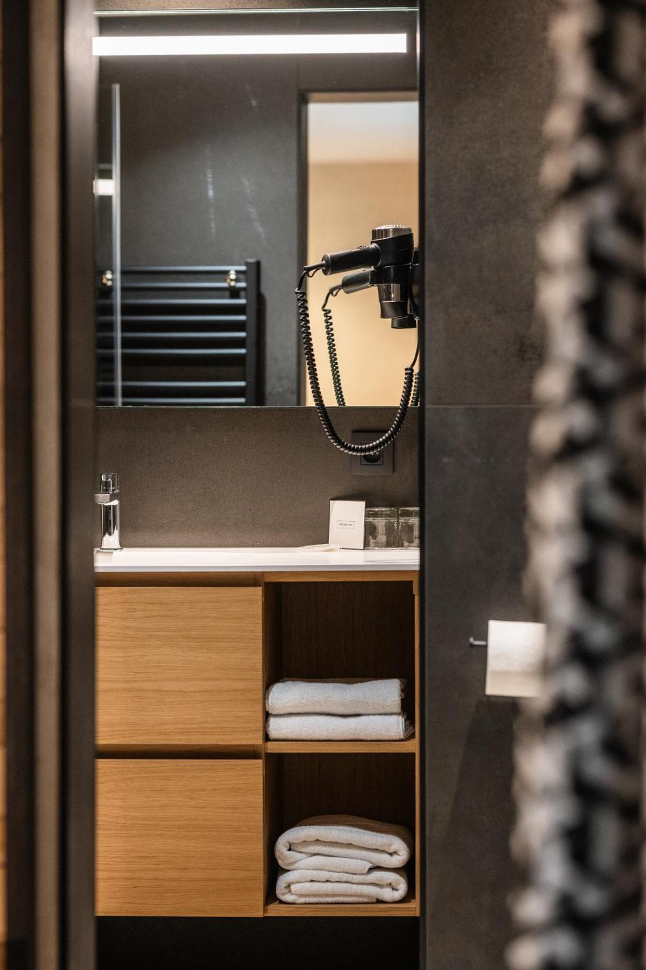 Hostellerie La Claire Fontaine, Logis Hotels & Spa La-Roche-en-Ardenne Ngoại thất bức ảnh
